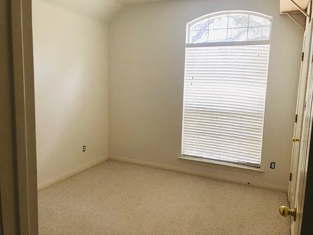 1700 Lancaster St — Photo 16