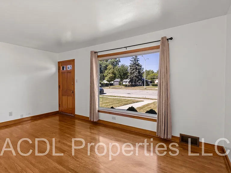 8215 W Burleigh St — Photo 11