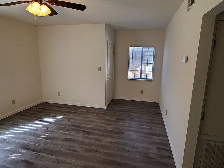 571 El Camino Ave — Photo 8