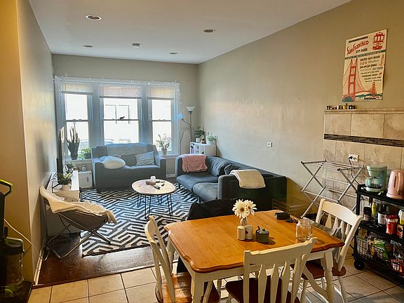 2nd image of 629 W Stratford Pl #1
