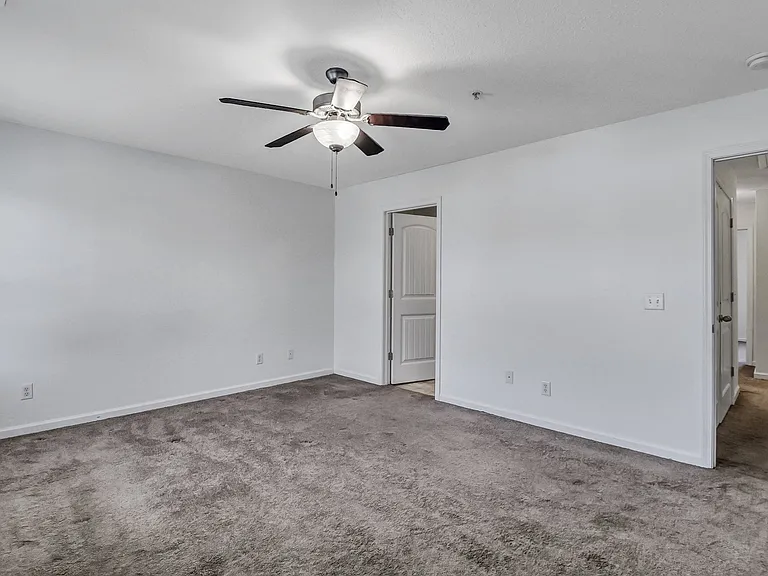 375 Laurel Oak Ln — Photo 5