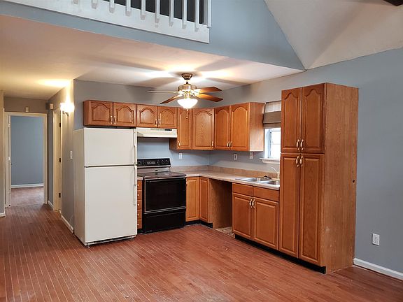 3rd image of 132 Lakemore Dr