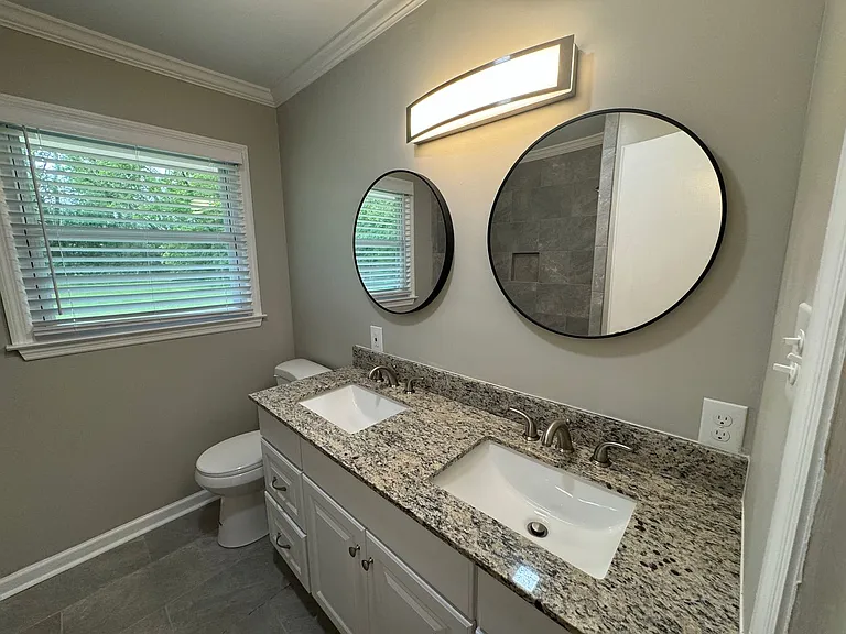 2434 Oxford Dr — Photo 23