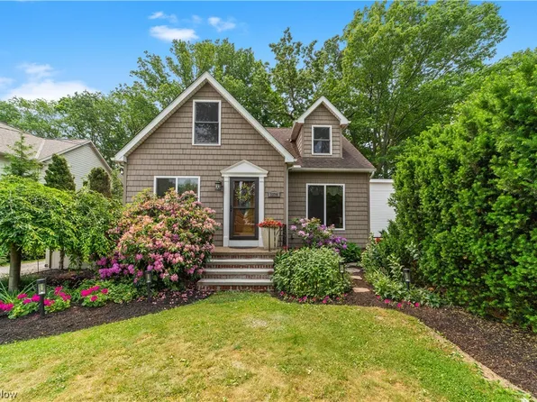 22791 Mastick Rd, Fairview Park, OH 44126