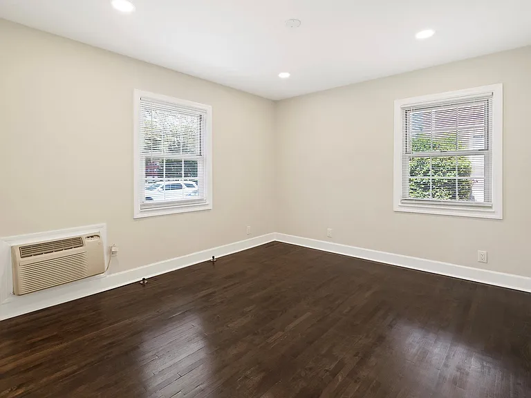 Palisades Gardens Apartments — Photo 8