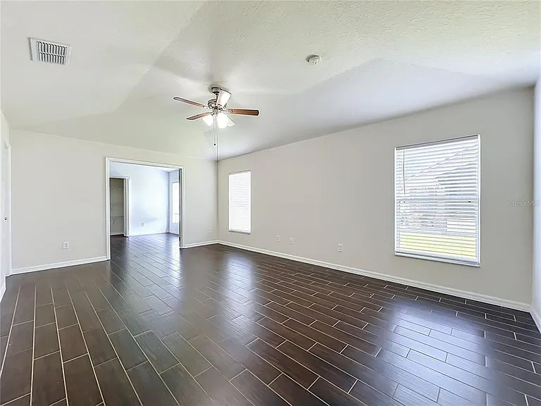 1045 Willow Branch Dr — Photo 32