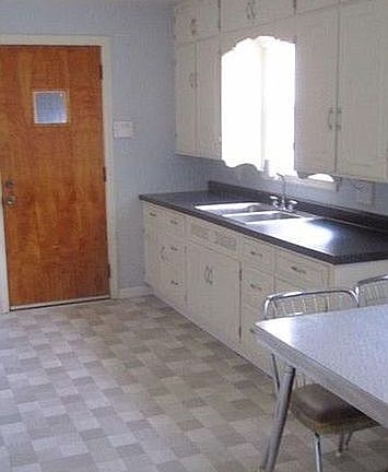 3rd image of 1005 W Ewing Ave
