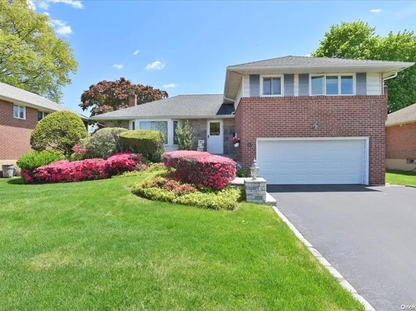 15 Clearland Road, Syosset, NY 11791