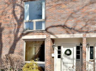 10 Birch Tree Ct, Elmhurst, IL 60126