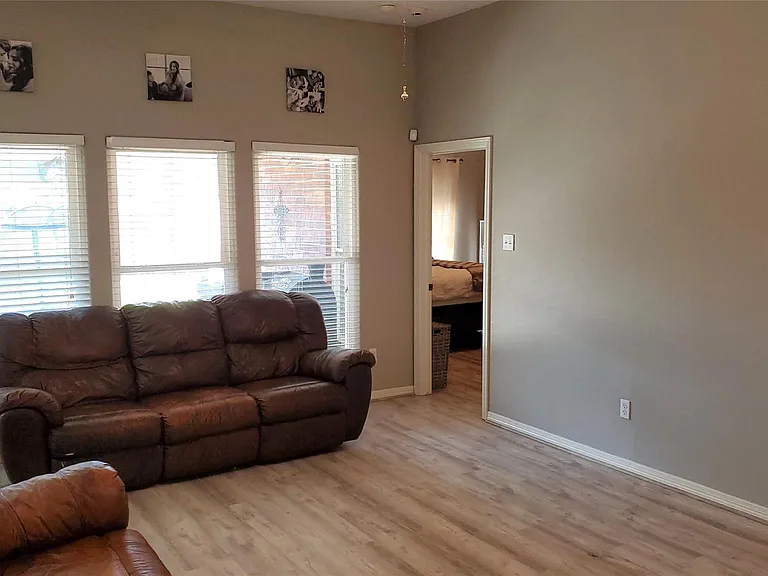 5106 Misty Ln — Photo 2
