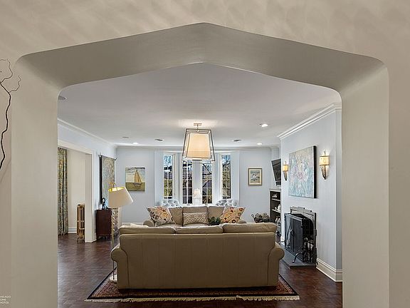 3rd image of 500 W Barry Ave #5E