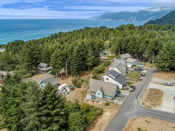 126 Vista Rd, Whitethorn, CA 95589