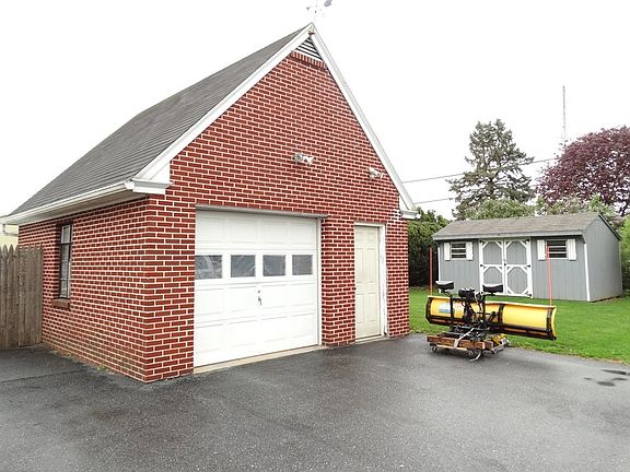 Detached Garage
