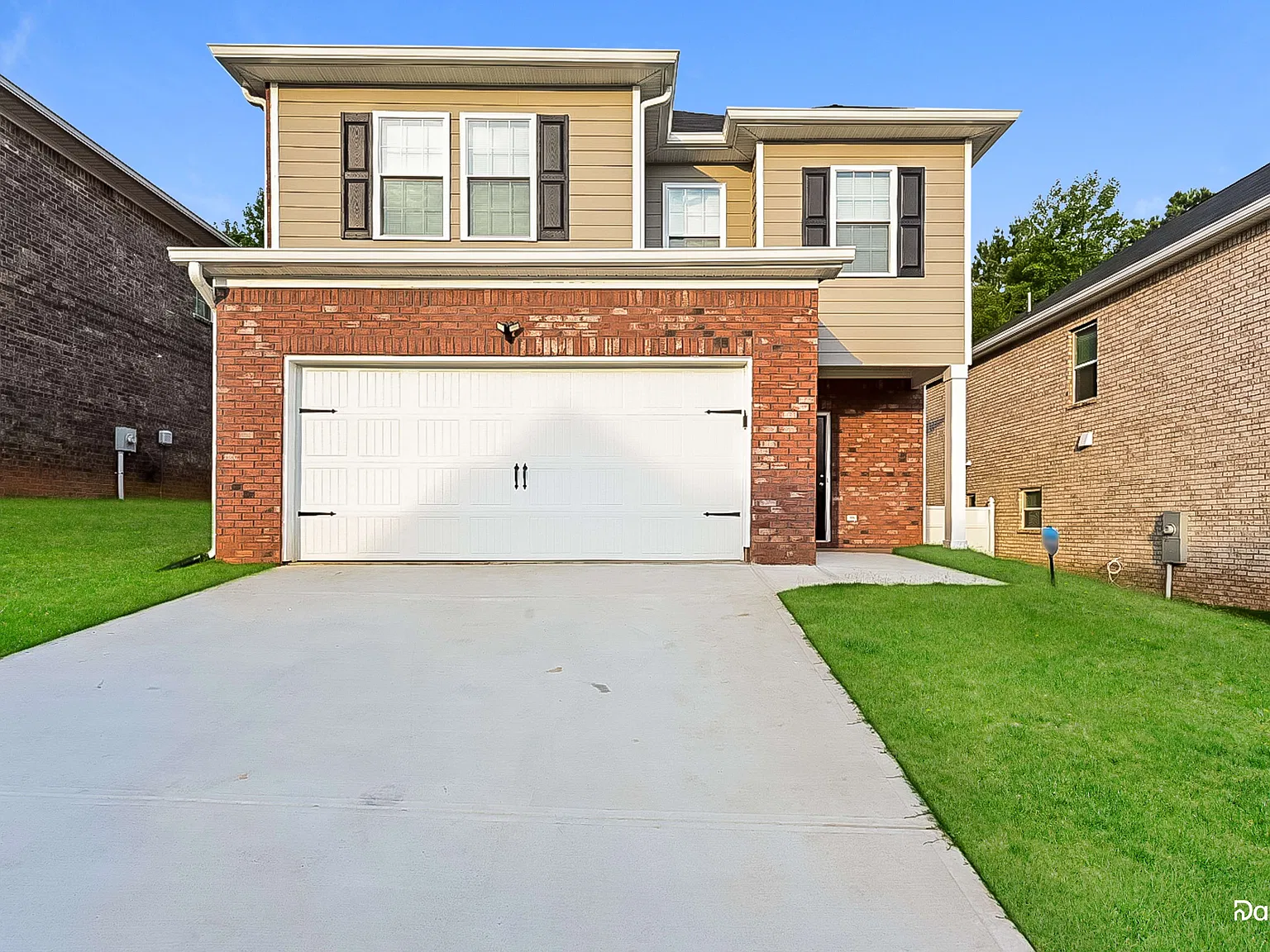 4 bed, 2.5 bath, 2500 sqft, $2,420 — Photo 1