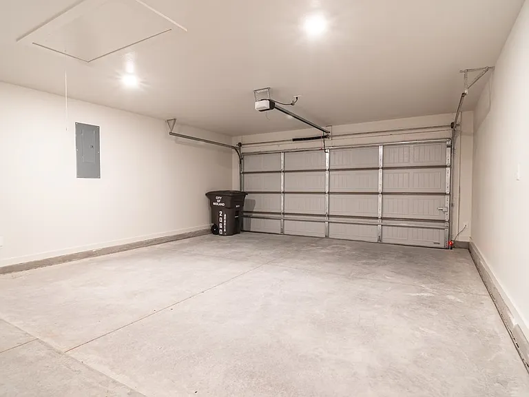 2060 Acacia Ln — Photo 25