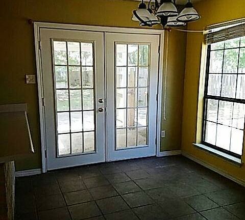 3rd image of 2525 Bahama Dr