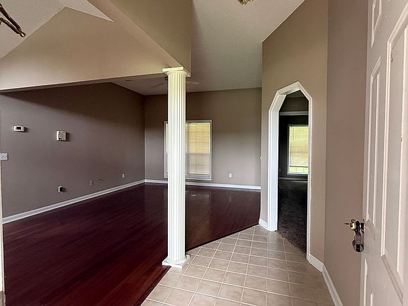 5th image of 53 Michael Ln