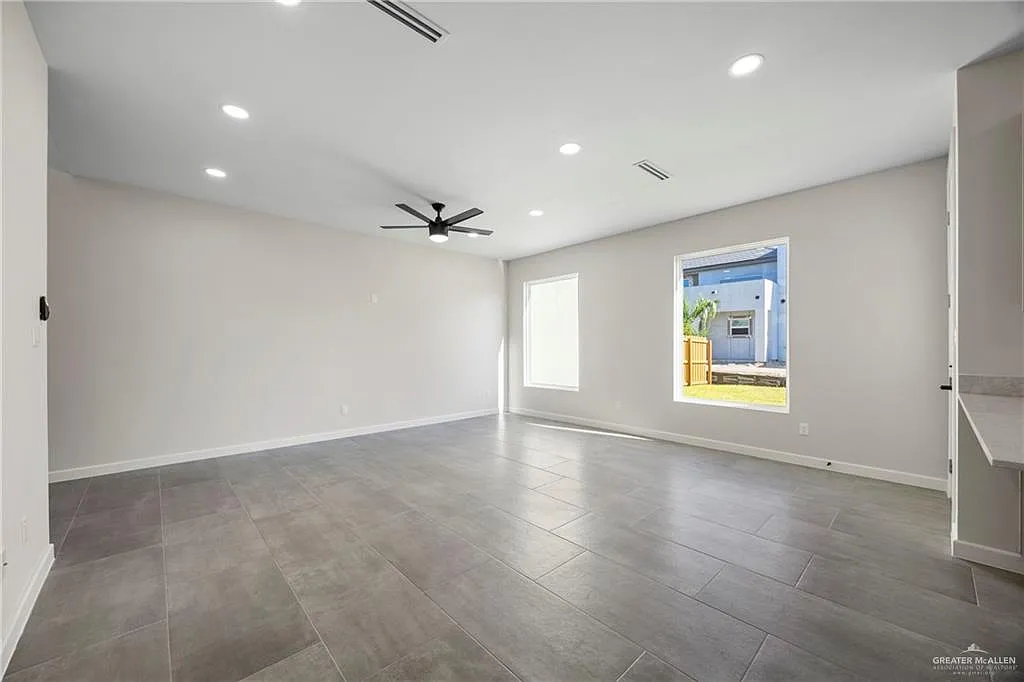 3 bed, 2.5 bath, 1663 sqft, $1,950 — Photo 4