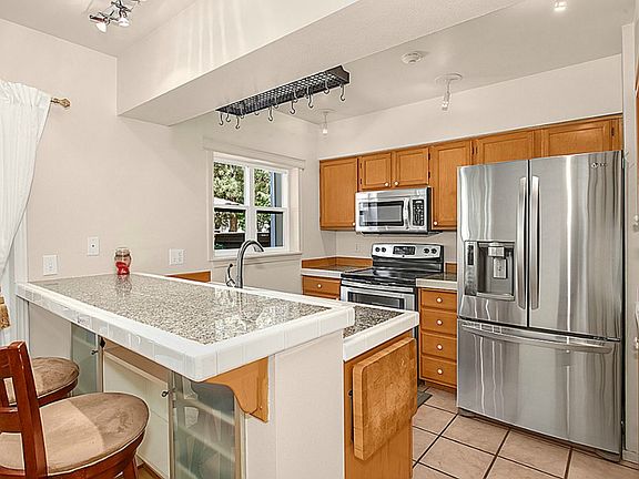 4th image of 15856 NE 92nd Way