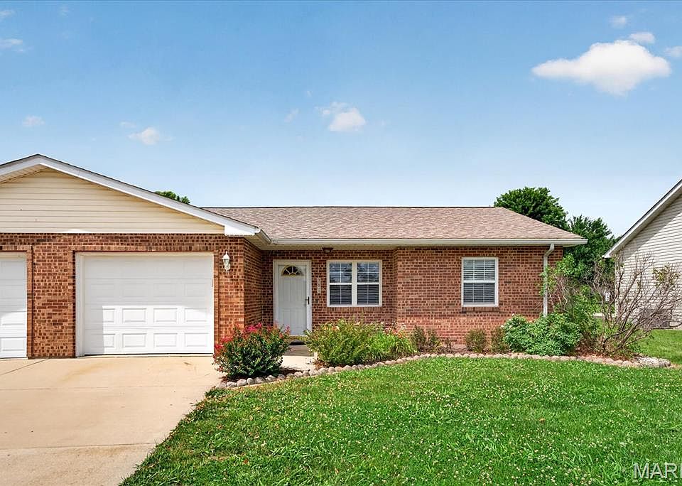 1st image of 301 Kaskaskia Dr