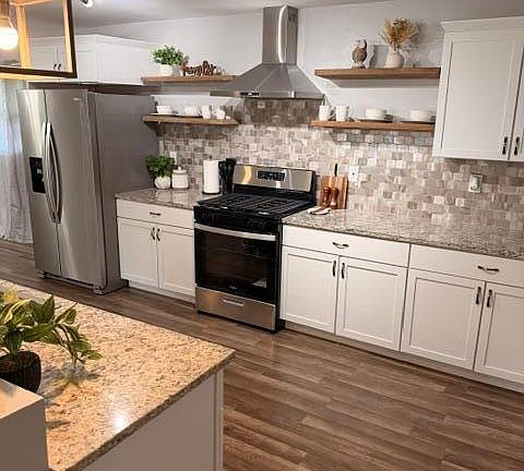 3rd image of 276 W 68th Pl