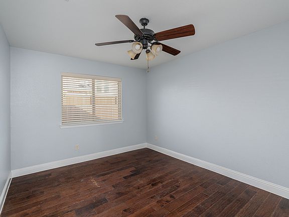2nd image of 1721 Sandalwood Ln