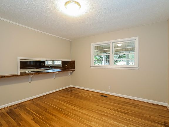 4th image of 7205 Lakeview Dr SW