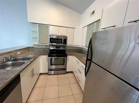2445 SW 18th Ter