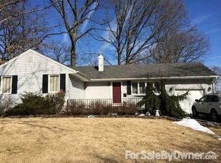 345 Harrison St, Paramus, NJ 07652