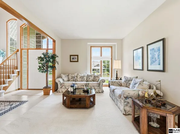 1303 Western Hills Dr, Papillion, NE 68046