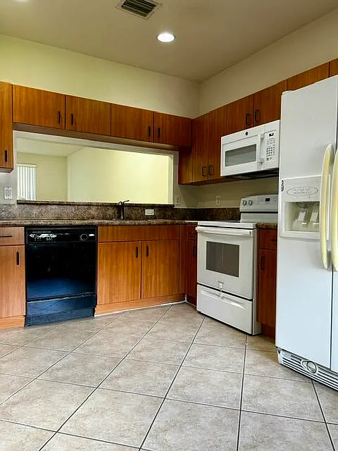 8240 SW 25th Ct #104