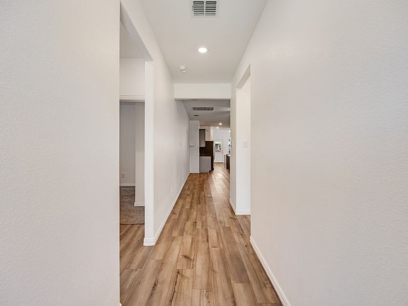 3rd image of 2926 S Griffin Ln