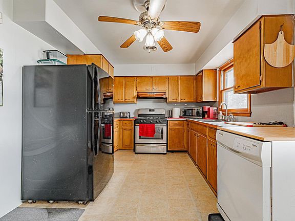 5th image of 27 Tulip Dr