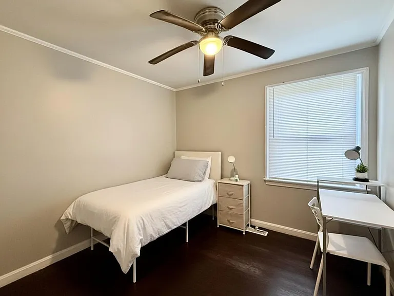2755 Louise Dr — Photo 10