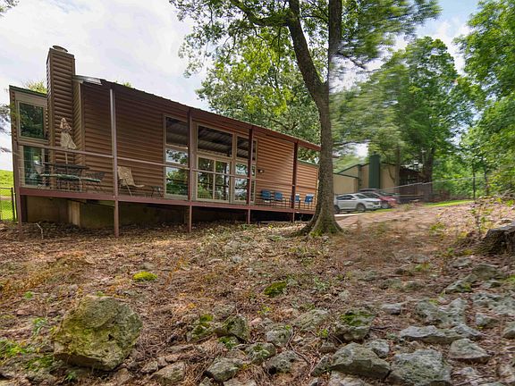 2nd image of 526 Murray Ln