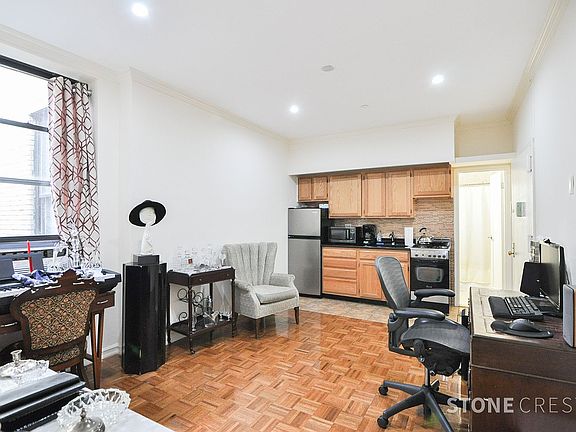 2nd image of 304 W 92nd St APT 3E