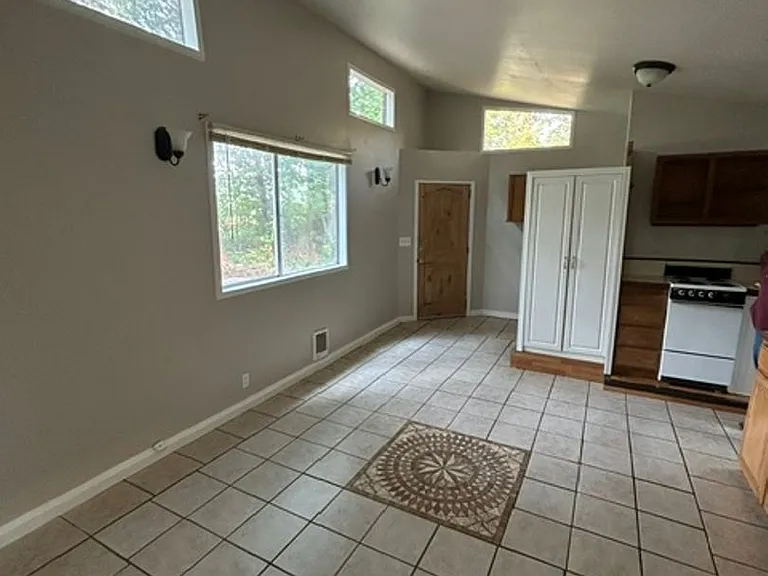 93089 Marcola Rd — Photo 2