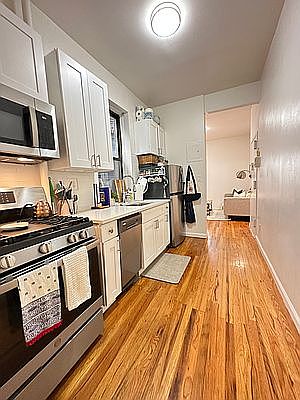 3rd image of 245 E 62nd St APT 19