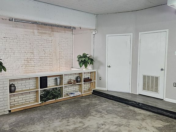 4th image of 710 Crockett St #716