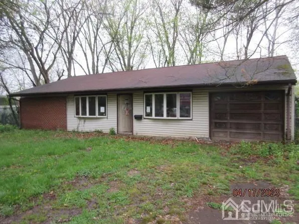 7 Joline Rd S, Kendall Park, NJ 08824