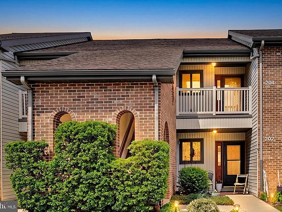 3rd image of 204 Black Oak Dr