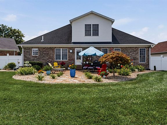 2nd image of 693 Muirfield Cir