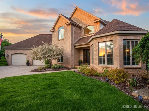 8682 Wallinwood Farms Ave, Jenison, MI 49428