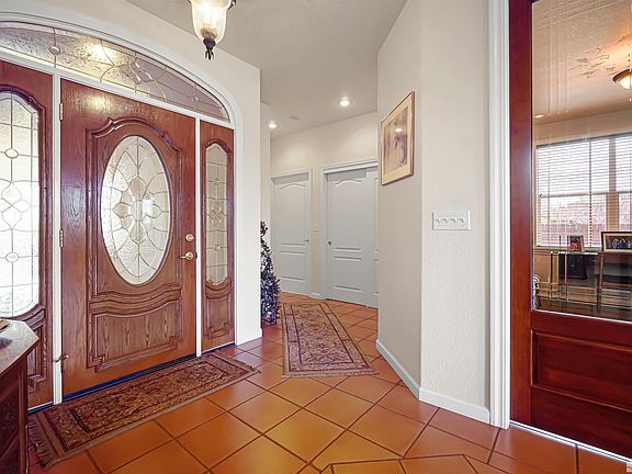 4th image of 1179 Woodfords Ln