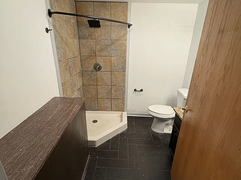 110 W Summit Hill Dr — Photo 19