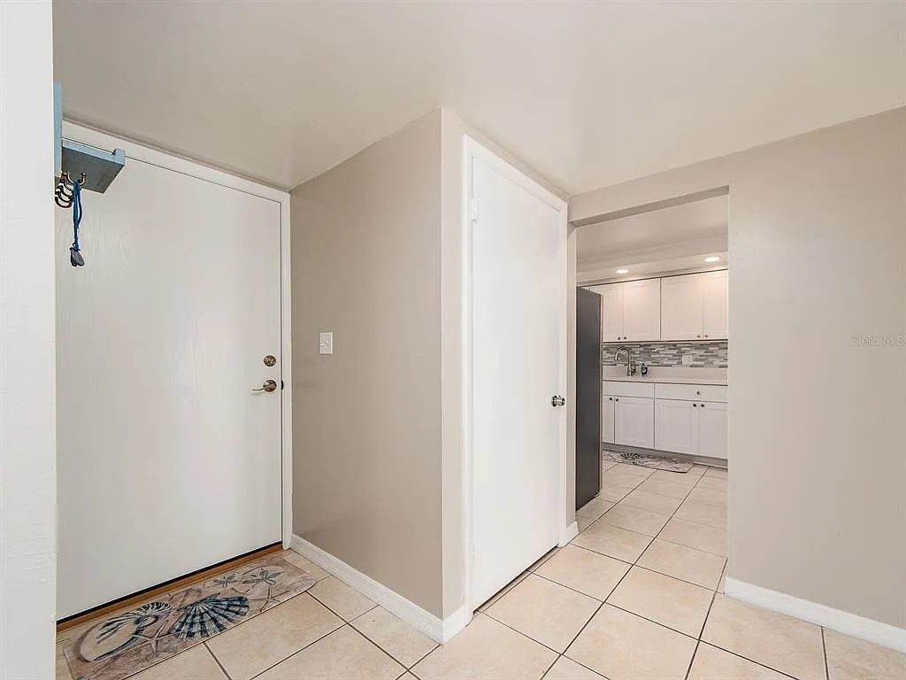 868 Bayway Blvd — Photo 3
