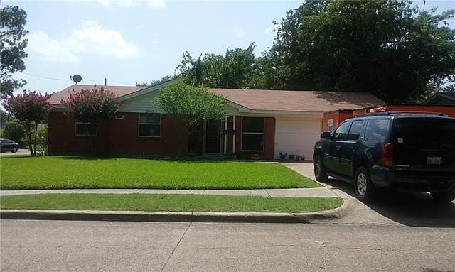 1st image of 2747 Larchmont Dr