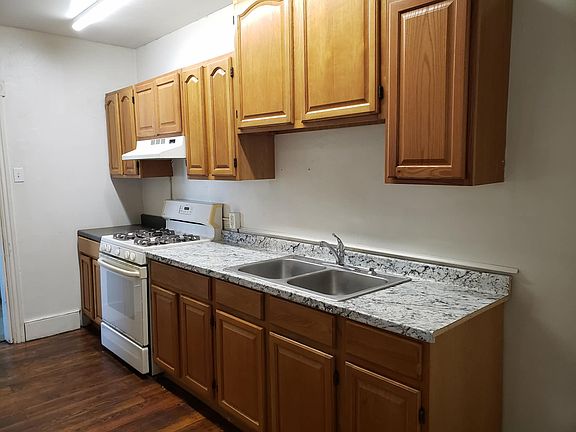 3rd image of 539 W 1st Ave