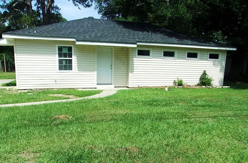 1st image of 602 Farnell Ln