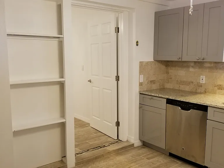 2911 Sanka Dr — Photo 8